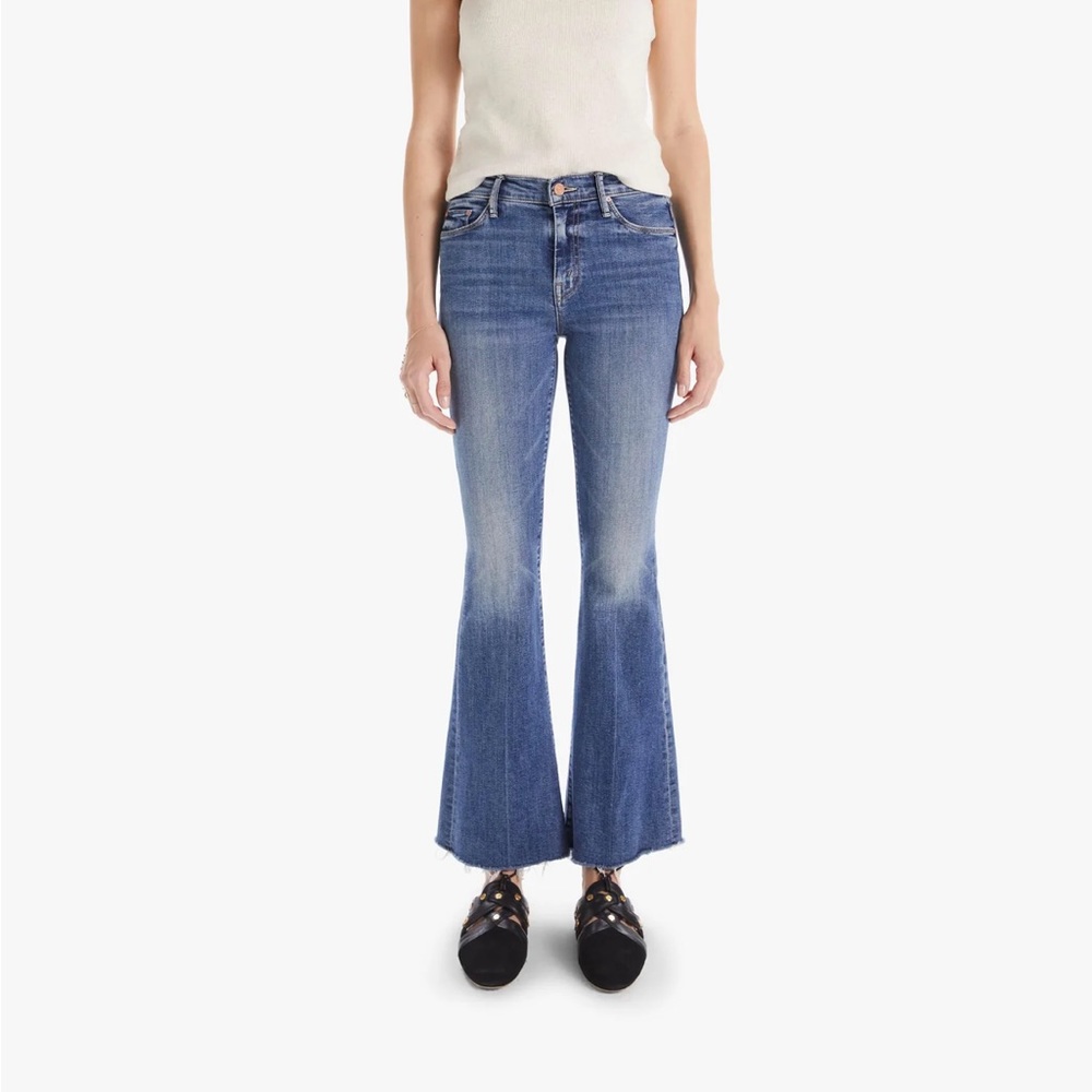 Mother Weekender boot cut jeans in size 26. Walking on Clouds wash. NWOT